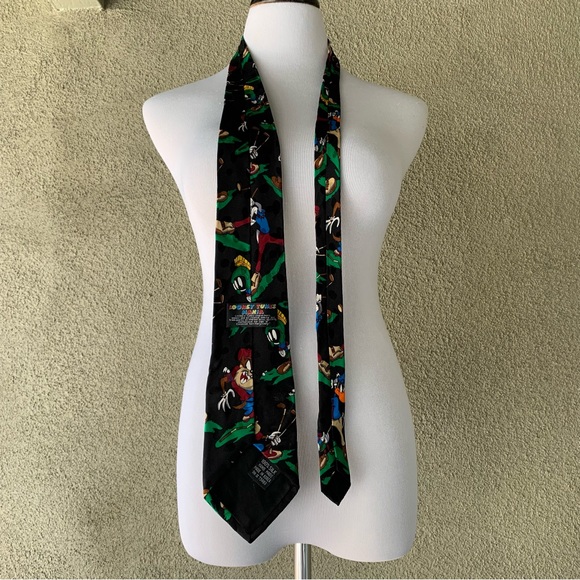 Looney Tunes Character Golf Tie 100% Silk - Picture 6 of 11